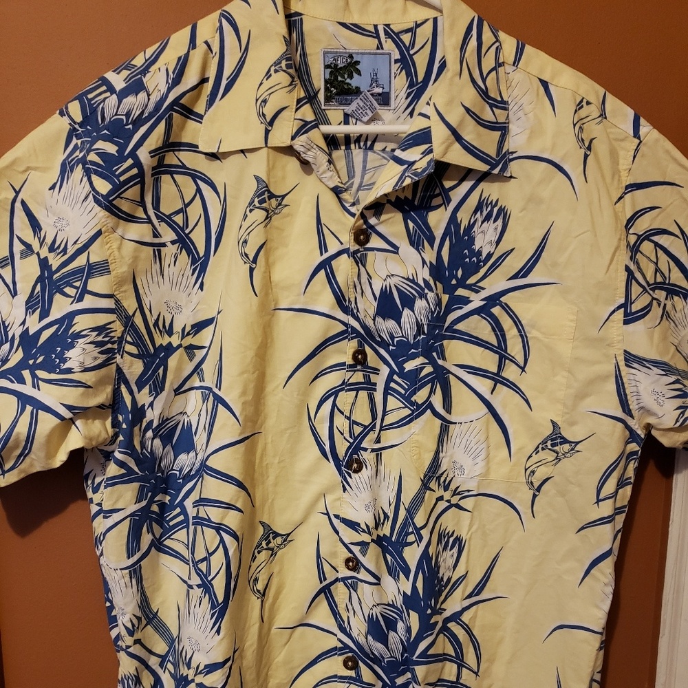 Bluewater AFTCO Large yellow blue floral marlin